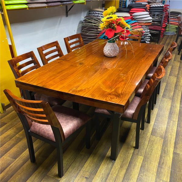 Juego de Comedor base de metal, tablero de madera y sillas base de metal con espaldar de madera - 8 Personas Detalle 1