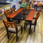 Juego de Comedor tablero mixto madera y cristal bronce, base y sillas de madera 6 Personas Detalles 1
